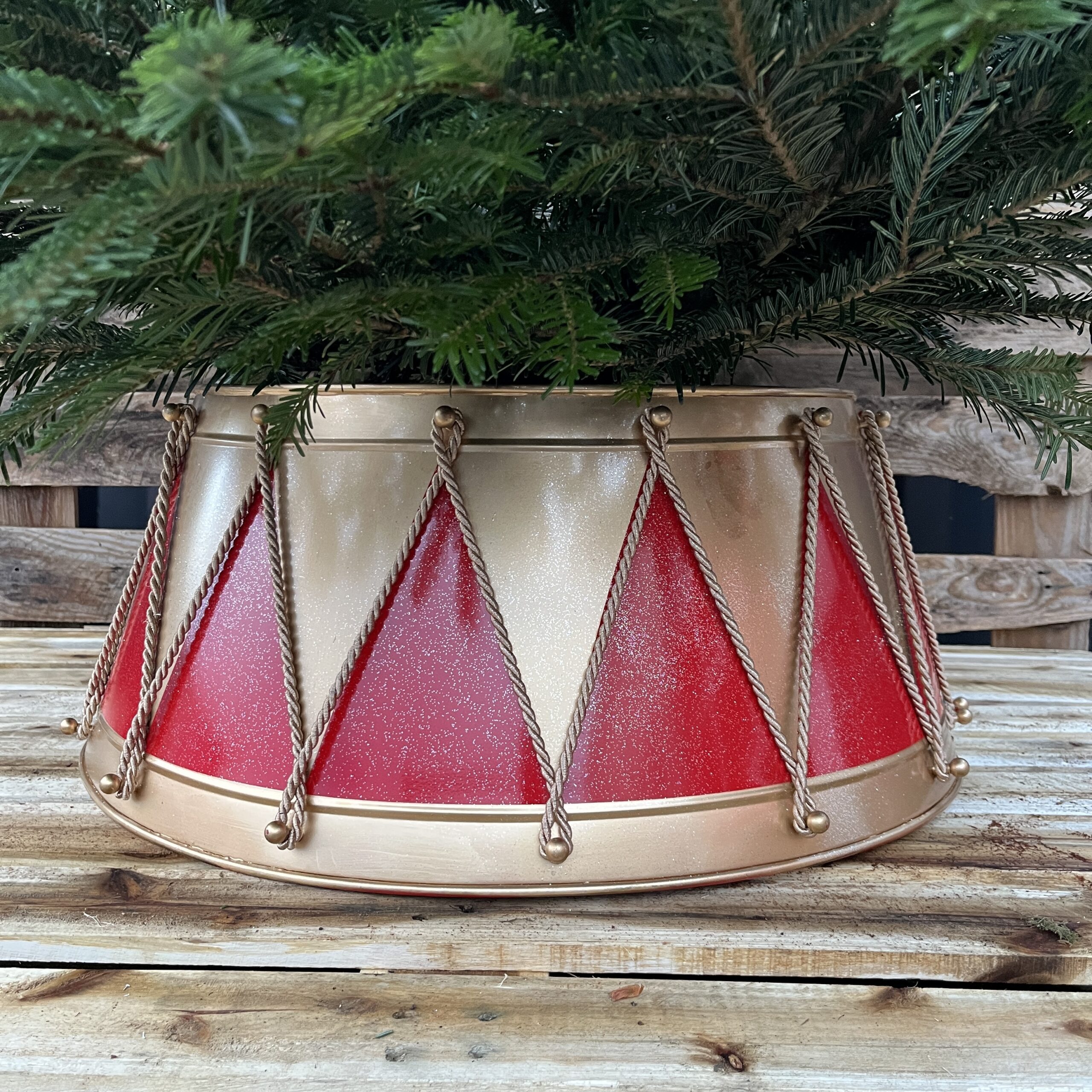 Eksklusiv Skjuler til Juletræsfod – Juleguld